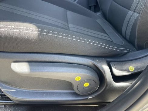 Used 2024 Hyundai Venue SEL FWD image 25