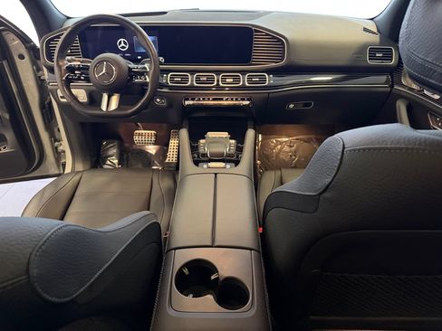 Used 2025 Mercedes-Benz GLS 450 4MATIC image 17