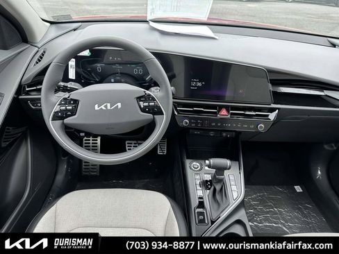 New 2025 Kia Niro SX Touring image 9