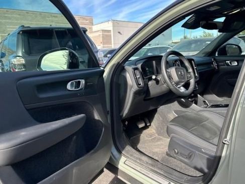 Used 2023 Volvo XC40 Recharge Ultimate image 6