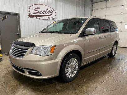 Used 2014 Chrysler Town & Country Limited w/ Luxury Group