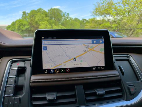 Used 2021 Chevrolet Tahoe High Country w/ Premium Package image 18