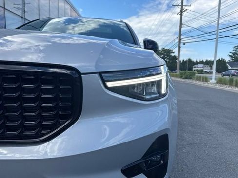 Certified 2025 Volvo XC40 B5 Plus AWD/4WD image 8