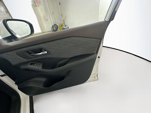 Used 2023 Nissan Rogue SV image 30