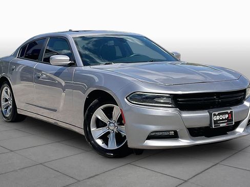 Used 2018 Dodge Charger SXT Plus w/ Beats Audio Group RWD image 3