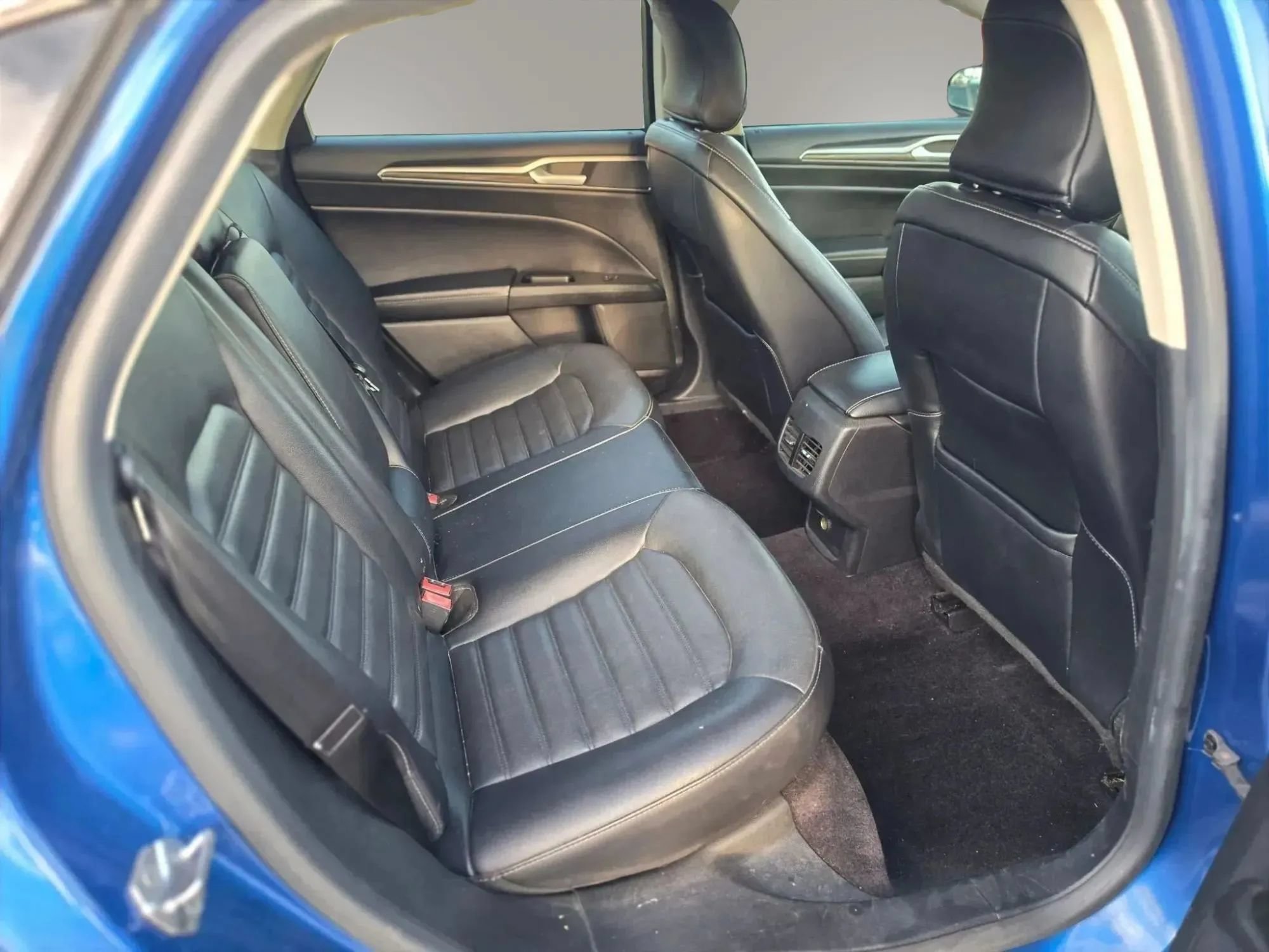 Used 2017 Ford Fusion SE w/ Fusion SE Technology Package FWD image 12