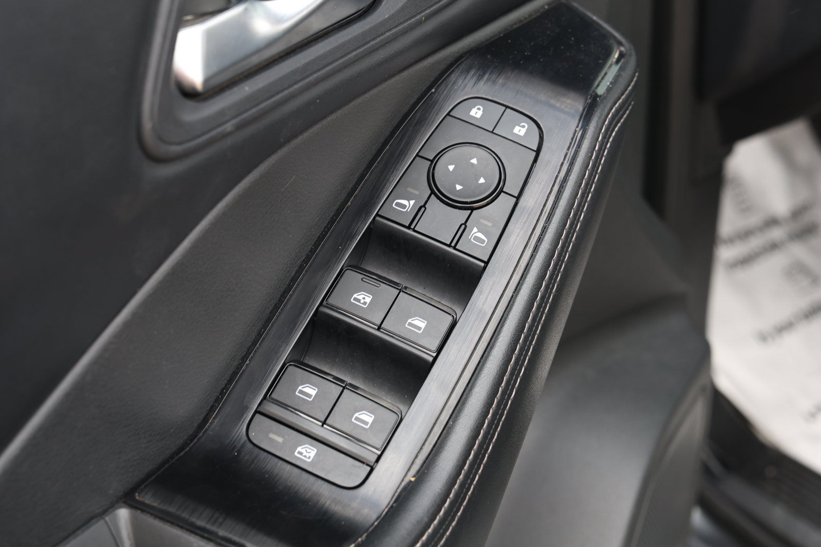 Used 2025 Nissan Rogue SV AWD/4WD image 27