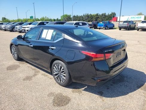 Used 2024 Nissan Altima 2.5 SV FWD image 23