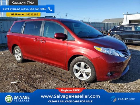Used 2017 Toyota Sienna LE image 5