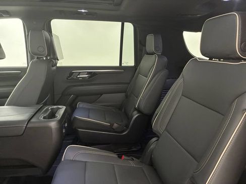 Certified 2025 Chevrolet Suburban Premier AWD/4WD image 18