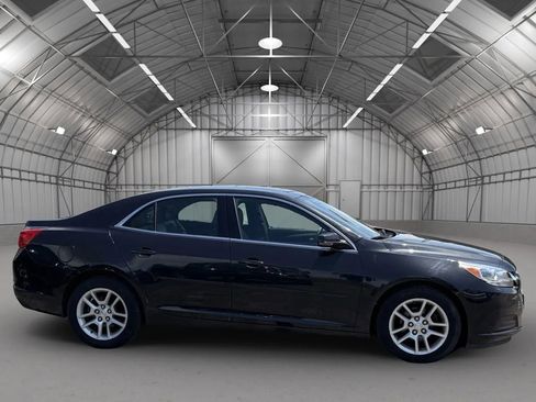 Used 2015 Chevrolet Malibu LT w/ Power Convenience Package FWD image 4