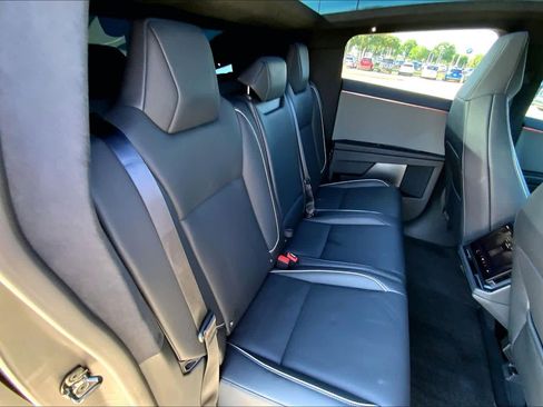 Used 2024 Tesla Cybertruck AWD Crew Cab image 18