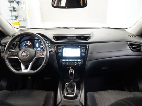 Used 2017 Nissan Rogue SV w/ SV Premium Package AWD/4WD image 16