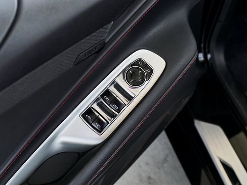 Used 2022 Chevrolet Corvette Stingray Convertible w/ 1LT image 16