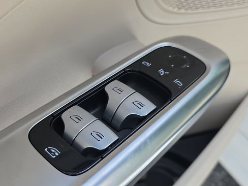 Used 2025 Mercedes-Benz C 300 Sedan image 22