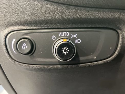 Used 2020 Chevrolet Equinox LS image 13