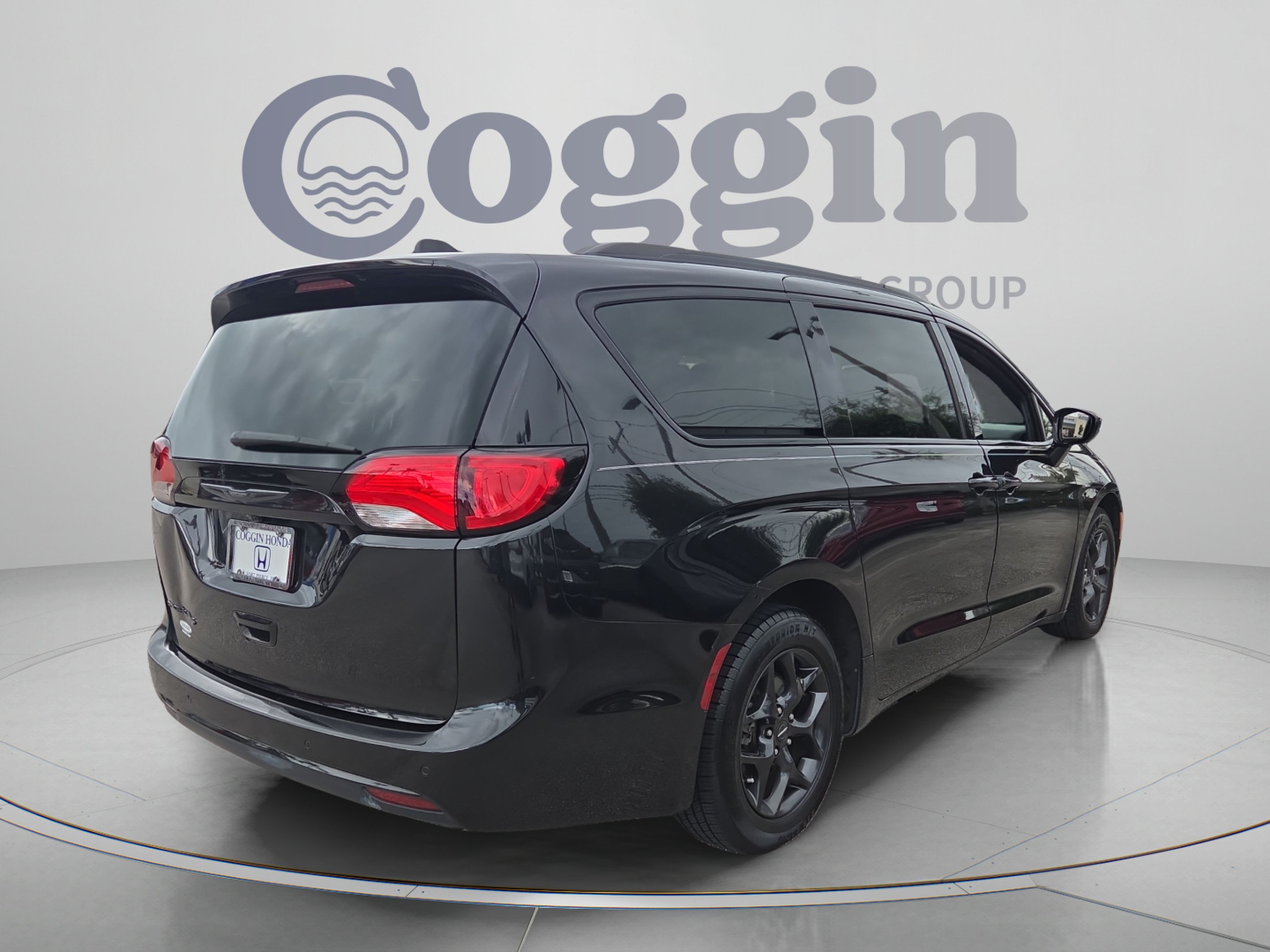 Used 2019 Chrysler Pacifica Touring-L Plus w/ S Appearance Package FWD image 5