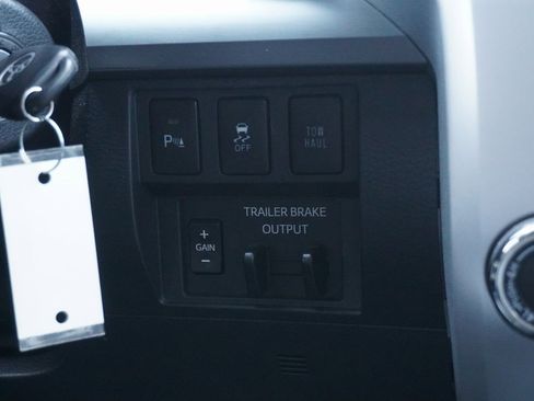 Used 2018 Toyota Tundra Platinum image 19