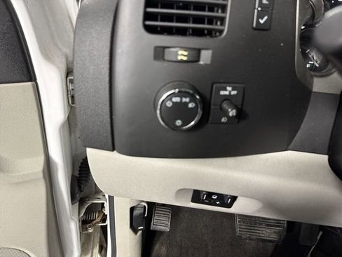 Used 2011 Chevrolet Silverado 2500 LT w/ Interior Plus Package RWD image 14
