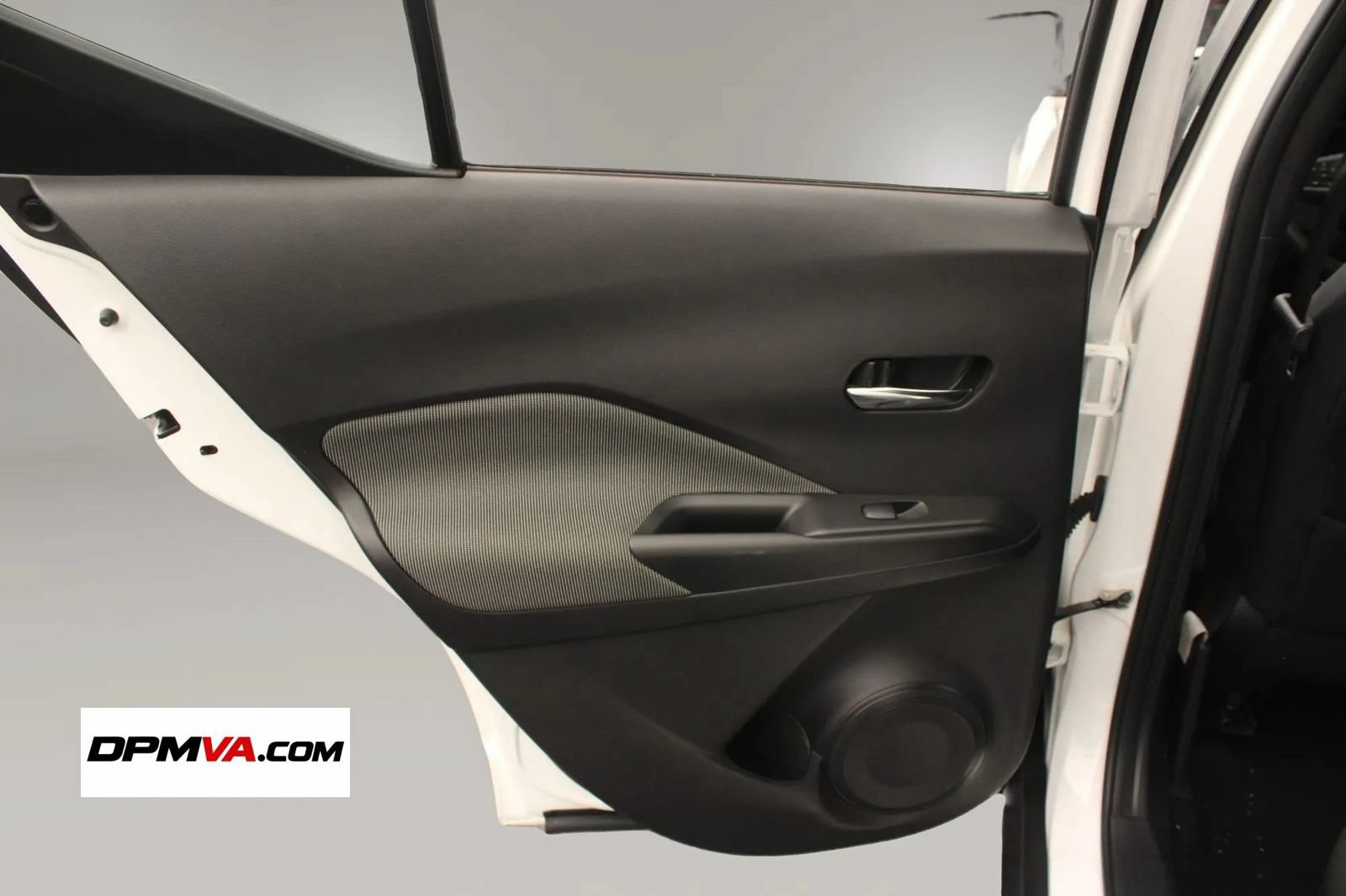 Used 2018 Nissan Kicks SV FWD image 19