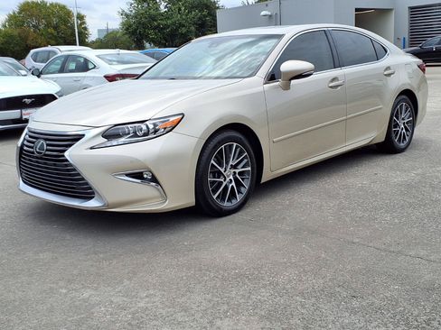 Used 2017 Lexus ES 350 w/ Luxury Package FWD image 22