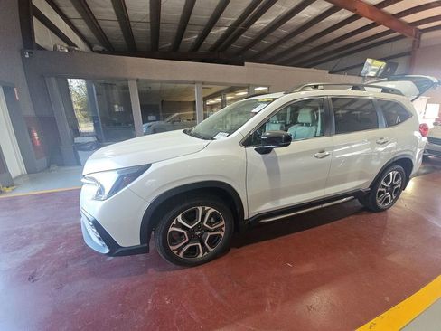 Used 2024 Subaru Ascent Limited image 1