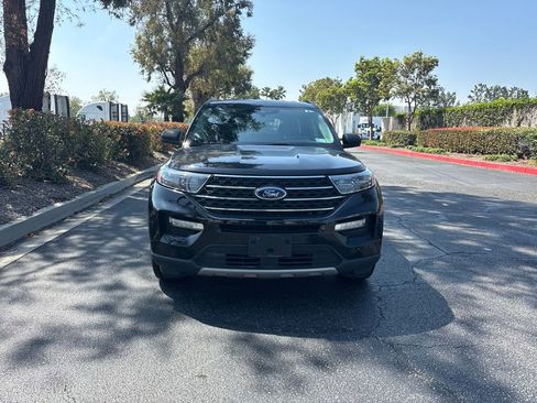 Used 2022 Ford Explorer XLT w/ Equipment Group 202A image 2