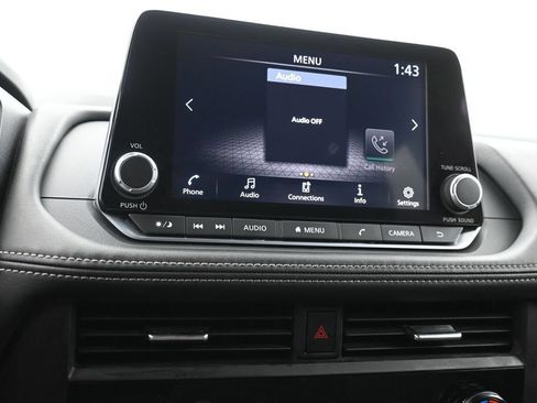 Used 2025 Nissan Rogue SV FWD image 26
