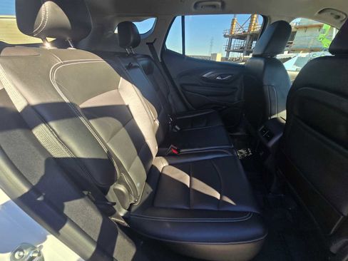 Used 2024 GMC Terrain SLT image 14