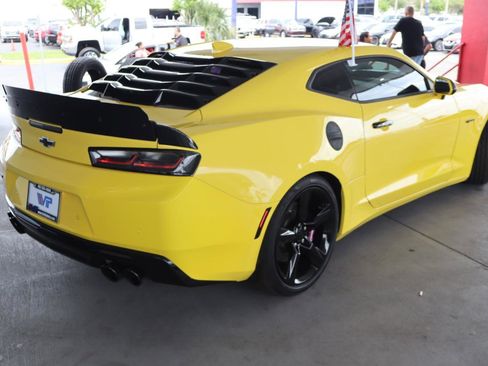 Used 2017 Chevrolet Camaro SS RWD image 5