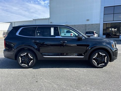Used 2025 Kia Telluride S image 2