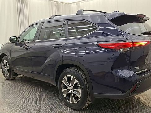 Certified 2023 Toyota Highlander XLE image 9