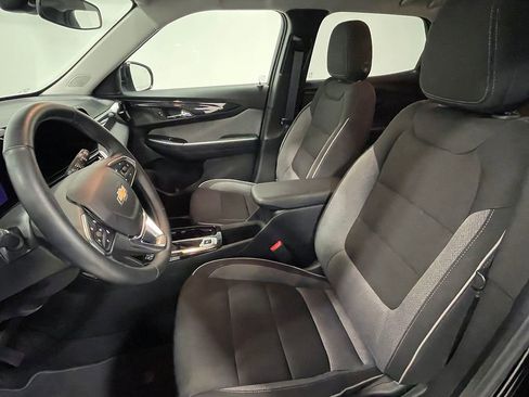 Used 2025 Chevrolet TrailBlazer LT w/ LT Cold Weather Package image 3