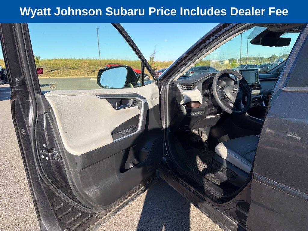 Used 2020 Toyota RAV4 Limited AWD/4WD image 19