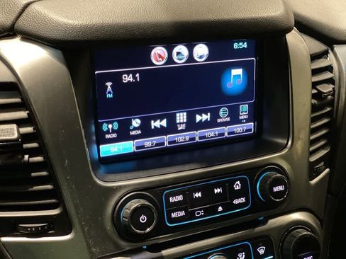 Used 2018 Chevrolet Suburban Premier image 18