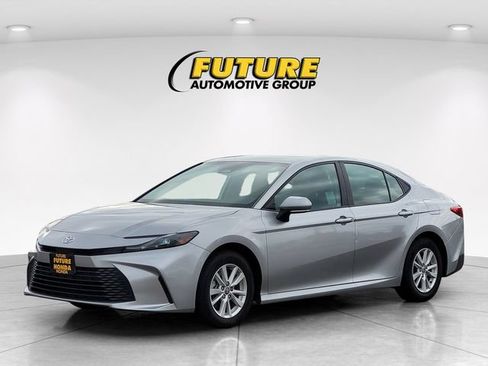 Used 2025 Toyota Camry LE FWD image 5