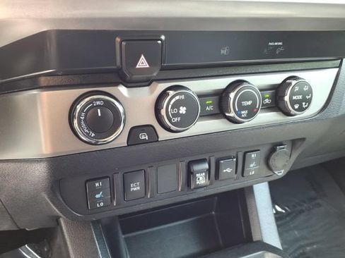 Used 2020 Toyota Tacoma SR5 AWD/4WD image 21