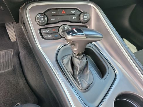 Used 2020 Dodge Challenger SXT RWD image 9