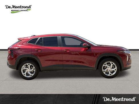 Used 2024 Chevrolet Trax LS w/ LS Convenience Package FWD image 4
