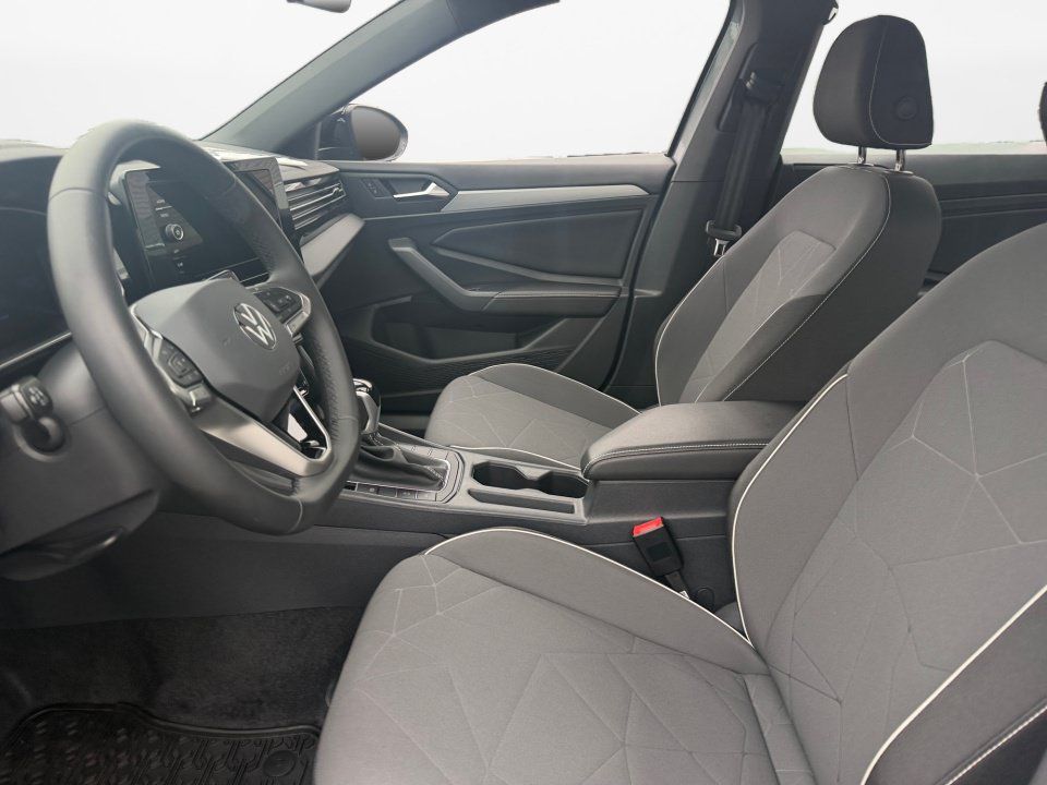 Used 2026 Volkswagen Jetta Sport FWD image 9