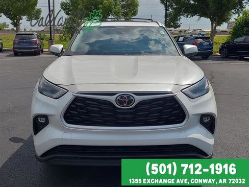 Certified 2025 Toyota Highlander XLE AWD/4WD image 2