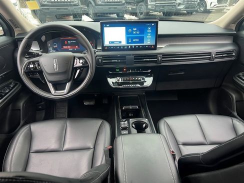 Used 2025 Lincoln Corsair AWD image 16