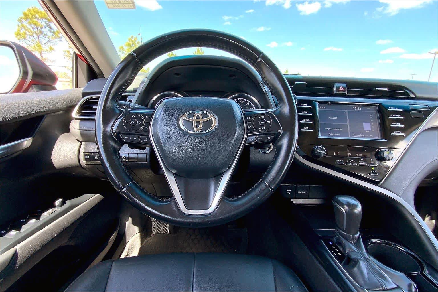 Used 2019 Toyota Camry SE w/ Convenience Package FWD image 6