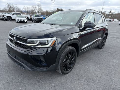 Used 2024 Volkswagen Taos SE image 8