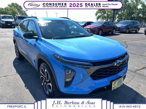 Used 2024 Chevrolet Trax RS w/ Sunroof Package FWD image 1