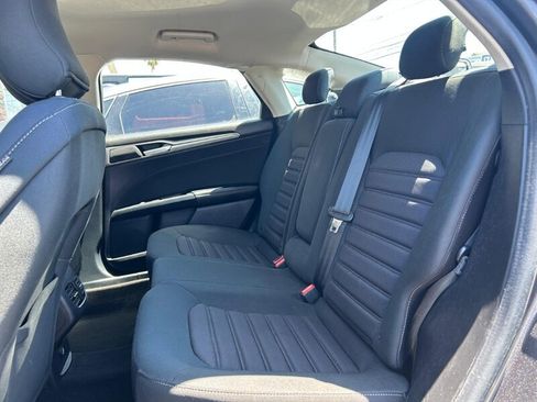 Used 2019 Ford Fusion SE FWD image 14