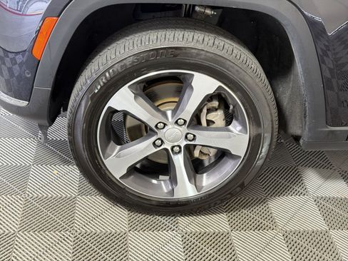 Used 2023 Jeep Grand Cherokee L Limited w/ Luxury Tech Group II AWD/4WD image 12
