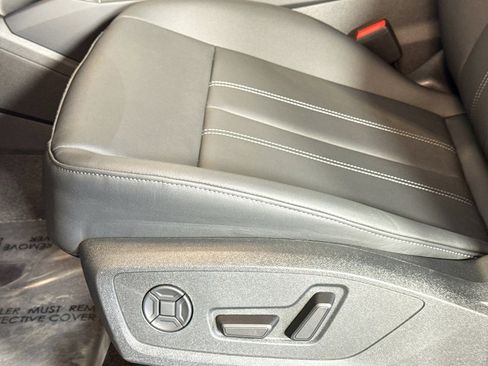 New 2025 Audi Q6 e-tron Premium image 16