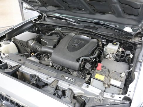 Used 2019 Toyota Tacoma TRD Off-Road w/ Technology Package image 46