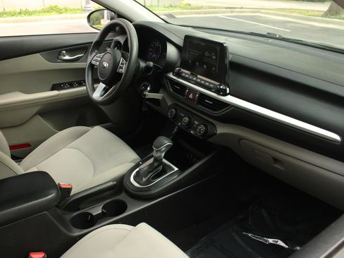 Used 2021 Kia Forte LXS FWD image 25